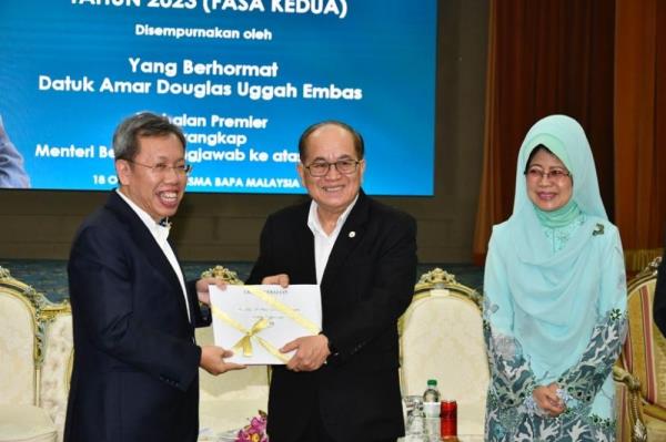 Sarawak副总理敦促非穆斯林团体将财政援助用于宗教场所的维护，而不是存在定期存款账户中